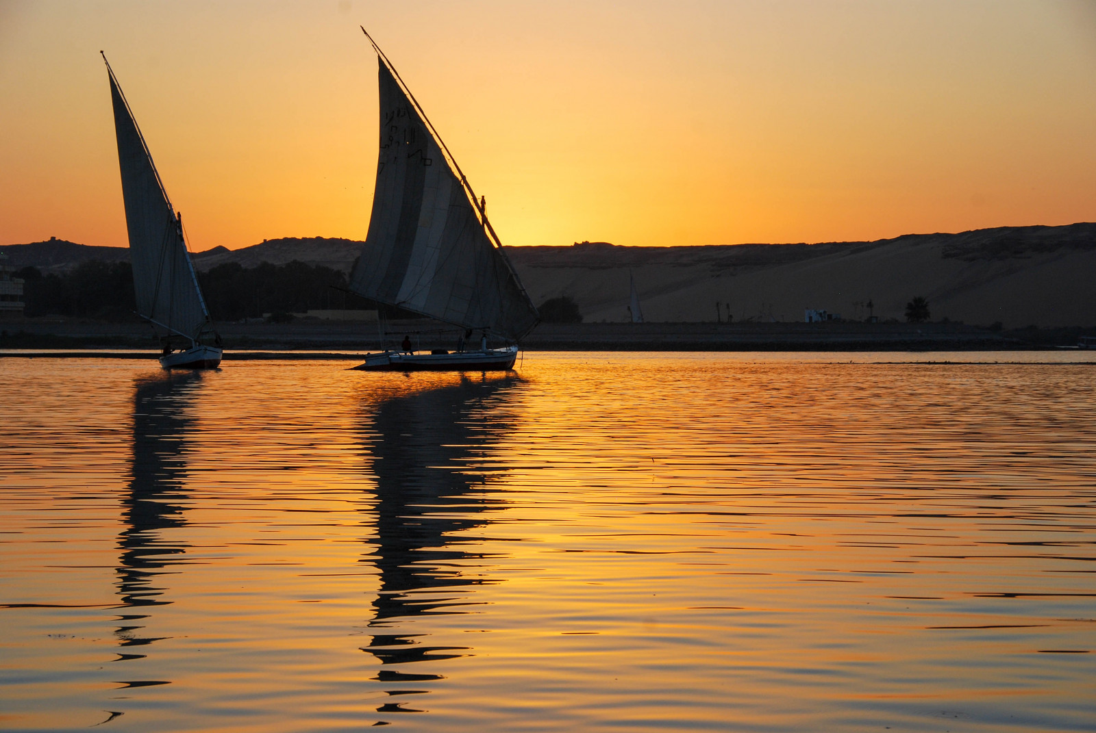 νερό, ουρανός, σκάφος, πλοίο, όχημα, boats and boating equipment and supplies, ιστιοπλοΐα, υστερόλαμπη, κατάρτι, σούρουπο, λίμνη, ηλιακό φως, σώμα του νερού, ιστιοφόρο, Ανατολή ηλίου, η δυση του ηλιου, ορίζοντας, windsports, ποταμός, πλοίο, αναψυχή, ηρεμία, λέμβο ιστιοπλοΐα, σκίφ, water transportation, πανι ΠΛΟΙΟΥ, αντανάκλαση, τοπίο, δεξαμενή, Κανάλι, keelboat, θερμότητα, απόγευμα, ελεύθερος χρόνος, ήχος, θαλάσσια σπορ, ωκεανός, βαρκάδα, κότερο, Lake District, μαούνα, άνεμος, ιστιοπλοϊκό, θάλασσα, ναυπηγική, λίμνη, σιλουέτα, σπορ επιφάνεια του νερού, κύμα, Dhow, Αθλητισμός