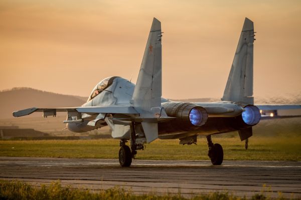 vozidlo,letoun,letadlo,vojenská letadla,Suchoj Su-27,Lockheed Martin F 22 Raptor