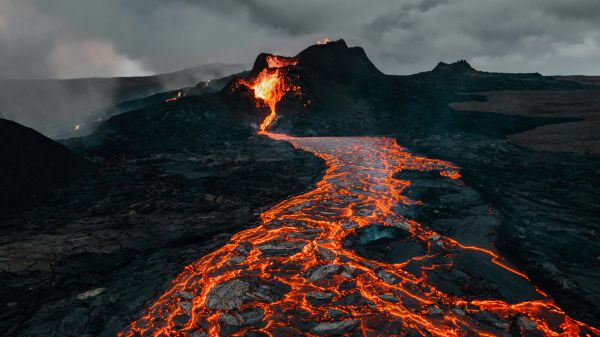 cloud,sky,lava,fissure vent,types of volcanic eruptions,light