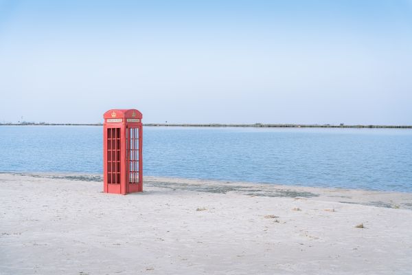 göl,telefon kulübesi,plaj