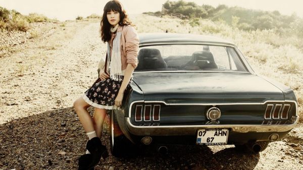 coche,vehículo,Auto antiguo,Sedán,niña,sentar