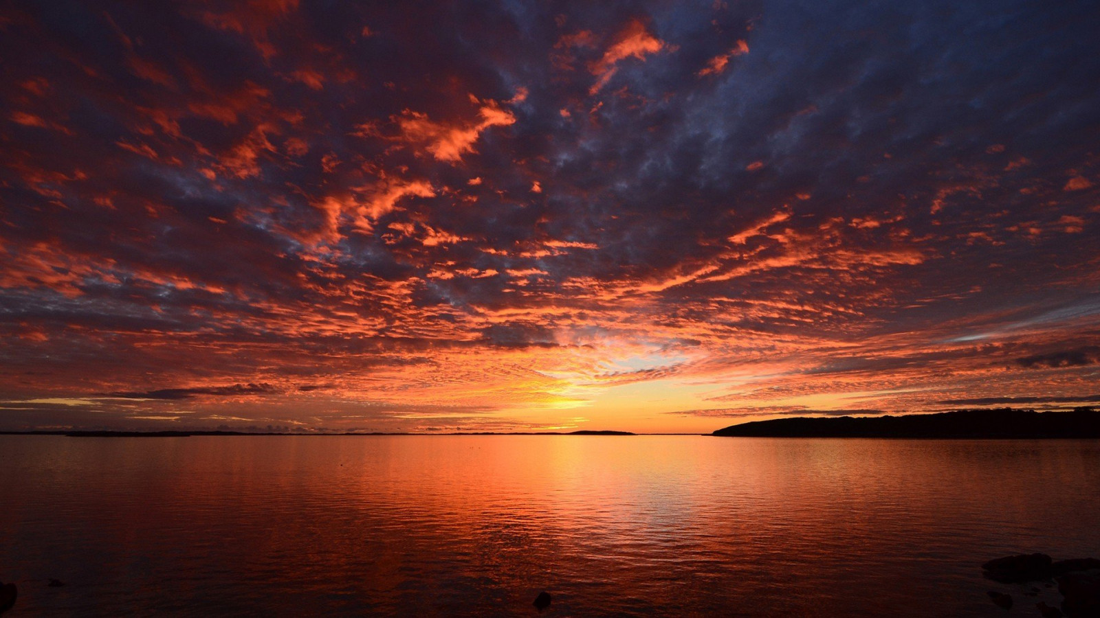 nube, acqua, cielo, atmosfera, giorno, ultimi bagliori, leggero, Natural landscape, arancia, corpo d'acqua, crepuscolo, luce del sole, cielo rosso al mattino, tramonto, ambra, Alba, lago, cumulo, fenomeno atmosferico, orizzonte, paesaggio, Sole, oggetto astronomico, estate, calore, calma, alba, spiaggia, albero, tropici, riflessione, oceano, costa, sera, onda, evento, serbatoio, suono, lago, baia, roccia, vento onda, insenatura, distretto del Lago, magenta, mare, vacanza