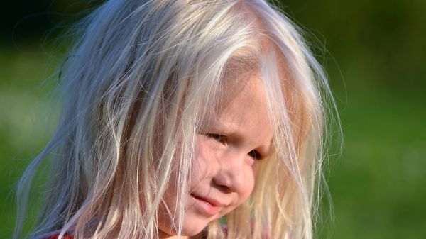 față,model,portret,blondă,iarbă,par lung