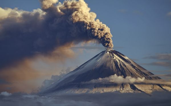 vulcano,eruzione,fumo