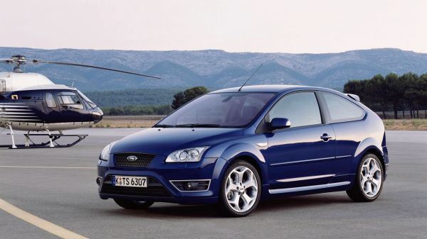 auto,ajoneuvo,kahlaamo,ford focus,Sedan,coupe