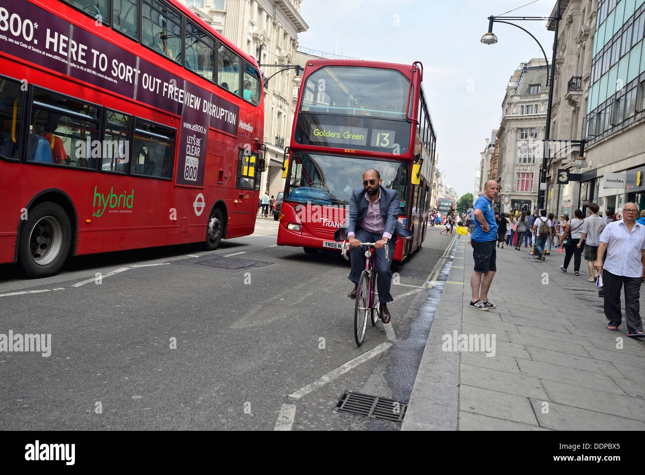 Busy London streets Stock Photo: 60113933 - Alamy