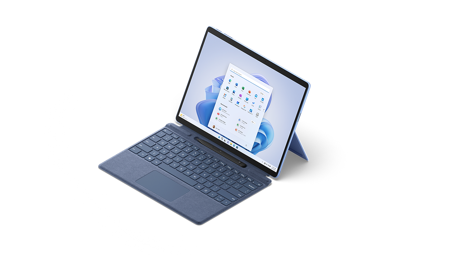 En Surface Pro 9 i safir med tastatur og Slim Pen 2