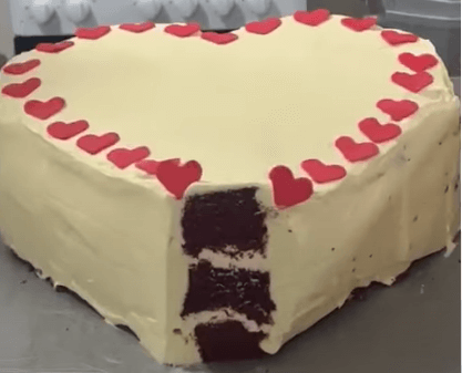 Red Velvet con forma de corazón por Dulce Sofía