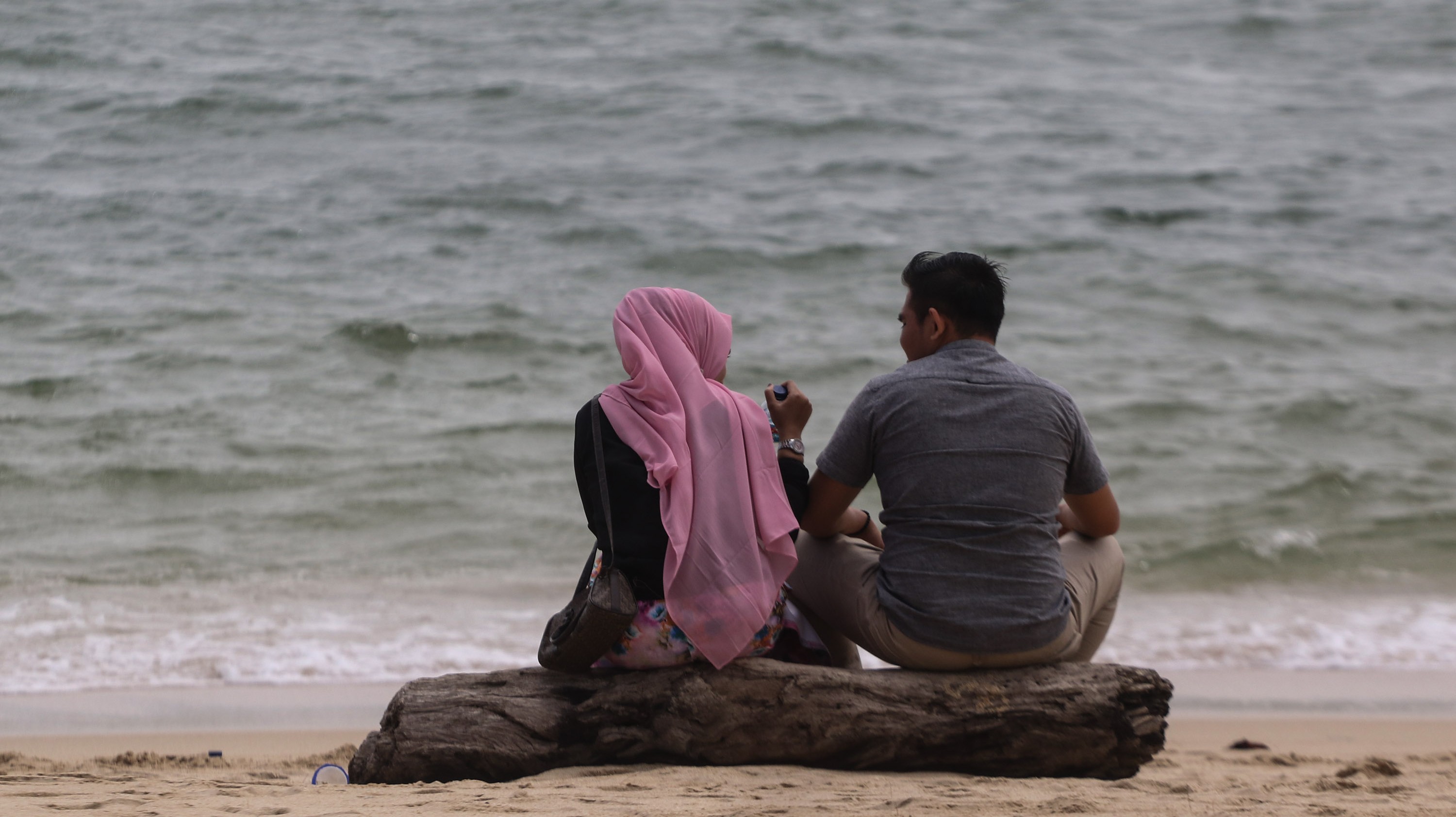 Foto Orang Pacaran Di Pantai - KibrisPDR