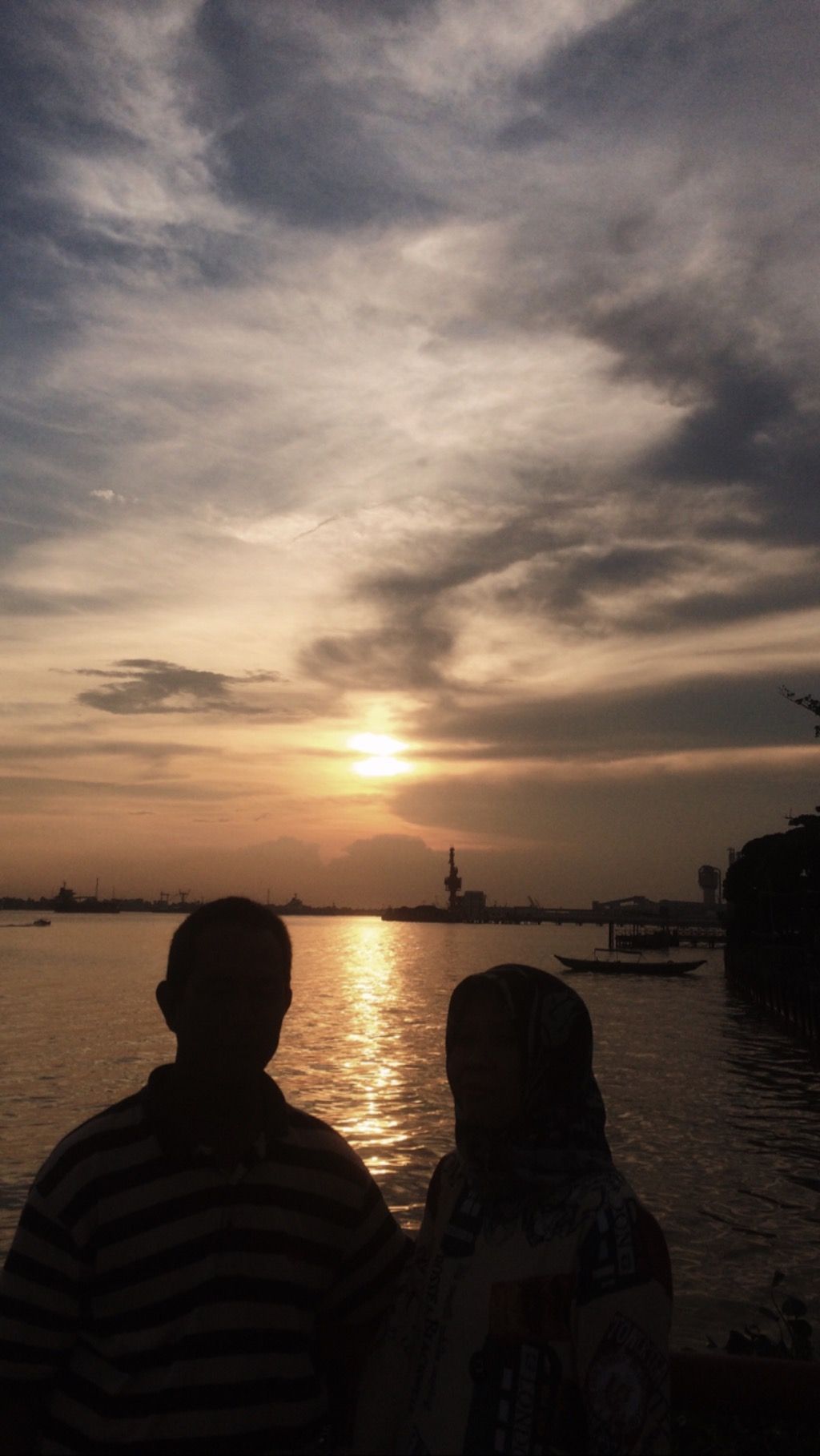 Detail Foto Orang Pacaran Di Pantai Nomer 4