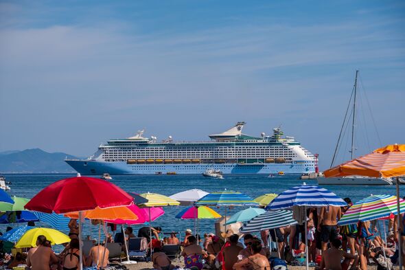 royal caribbean cruise passenger warning banned items