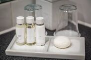 new-york-ban-single-use-plastic-toiletries-hotels