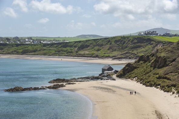 gorgeous welsh seaside town pub mountain