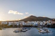 canary islands expats migrants crisis 