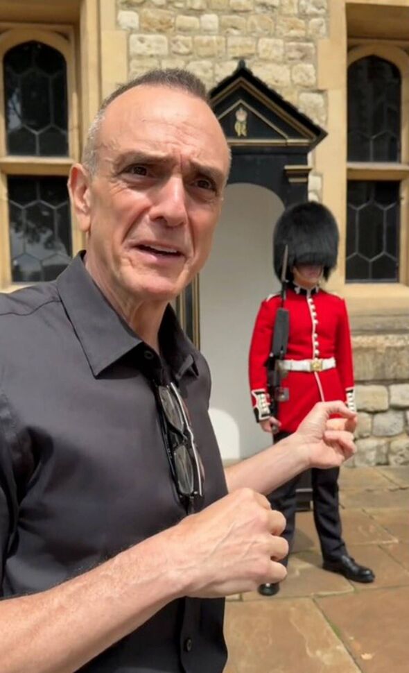 the simpsons hank azaria kings guard london