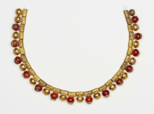 El Museo de Boston devuelve collar de oro a Turquía [Eng]