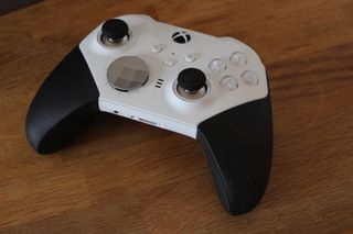 Xbox Elite Controller Series 2 "Core" in white