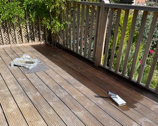 Oiling a wooden deck DIY