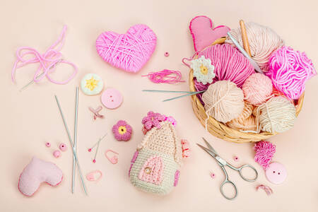 Flowers and hearts from yarn