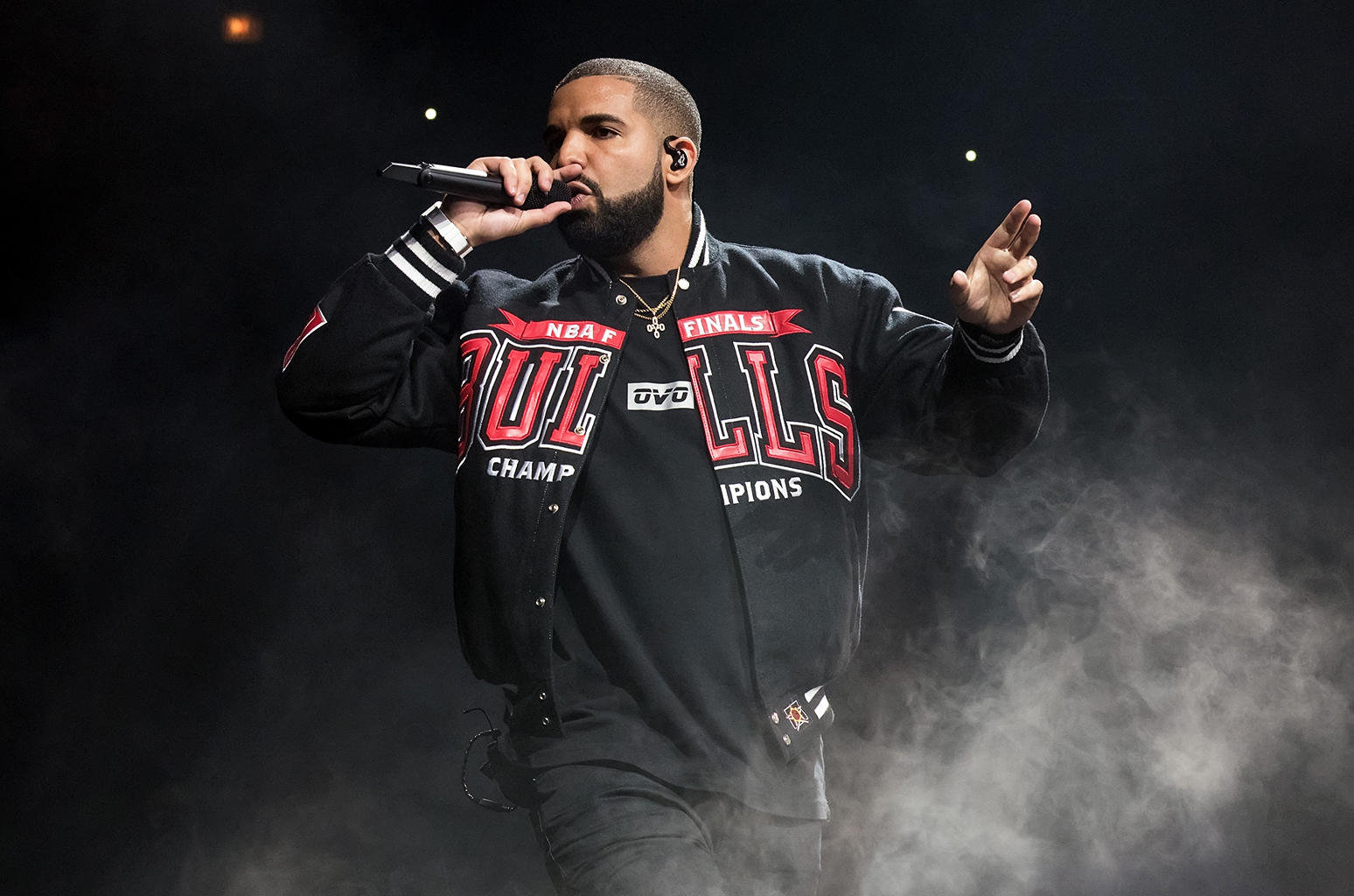 Decide If Male Celebs Are Attractive to Know What Your … Quiz Drake & Future In Concert   Chicago, Il