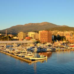 Hobart 12 moteles