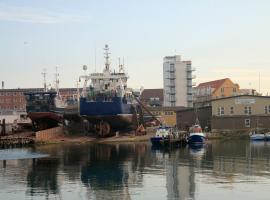 Seafront Hotel: Hirtshals şehrinde bir otel