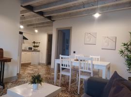 Apartamentos El Llanin, hotel em Cangas de Onís