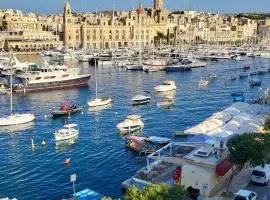 Entire Senglea Seaview Town house