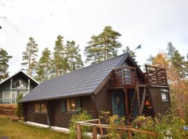 Nice holiday home in Hokensas nature reserve, хотел в Тидахолм