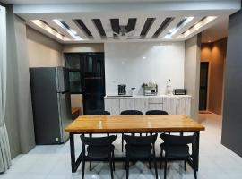 Regalia Apartment B-3-1 Kota Samarahan，Kota Samarahan的飯店