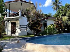 Charming 3-Bedroom Country Farm Home Pool ParkSprings Lipa, hotel Lipában