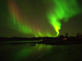 Off-the-grid cabin on the island of Senja in northern Norway, chalet a Brygghaugen