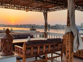 Nile Sunrise Flats, hotell i Luxor