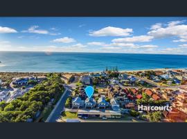 City Beach house: Mandurah şehrinde bir otel