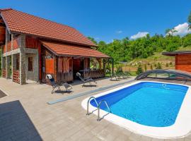 Cozy Home In Perusic With Jacuzzi, хотел в Perušić