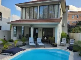 luxury cheerful 4 bedrooms villa in Calodyne