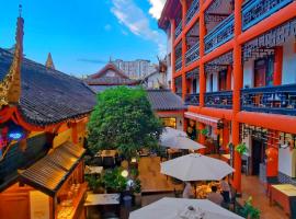 Wenjun Courtyard Hotel---3mins walk from Tonghuimen metro station ,close by Tianfu Square, English-speaking service,Travel agency, hotel v mestu Chengdu