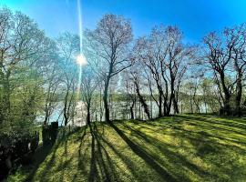 100m2 Fewo im Haus am See mit Garten bei Potsdam, khách sạn ở Schwielowsee