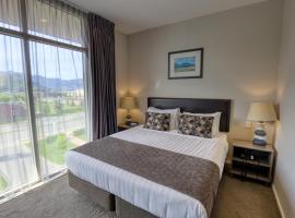 Ramada Suites by Wyndham Queenstown Remarkables Park, hotel a prop de Aeroport de Queenstown - ZQN, 