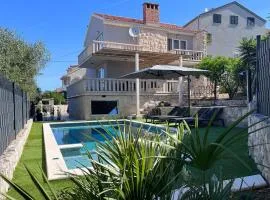 Villa Moreta with heated pool, Sauna, Hot-tub