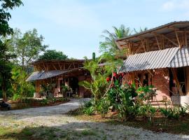 Bamboo Cottage Langkawi, hotelli kohteessa Pantai Cenang