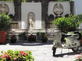 Hotel Piazza Bellini & Apartments, hotel a Napoli, Centro storico di Napoli