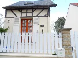 Maison Cozy au Coeur de Cabourg avec Terrasse, Proche Plage, pour 4 Pers., Animaux Acceptés - FR-1-487-328