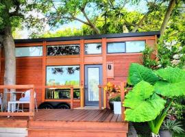 Orlando Lakefront Tiny Houses، فندق في أورلاندو