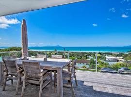 Surfers Lookout - Waipu Cove Holiday Home, khách sạn ở Waipu