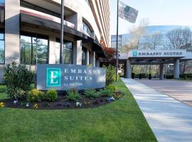 Embassy Suites by Hilton Bethesda Washington DC, отель в Бетесде