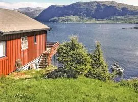 Stunning Home In Måløy With Kitchen