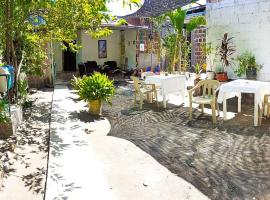 Hostal Villa del Río Las Brisas, hotel i Villavieja