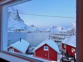 Reine Front View - Mountain & Seaview