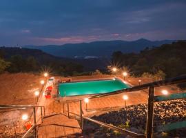 Lifeline Villas - Backwater view Breeze Valley View Villa with Infinity Pool And Dam View, hotel sa Mahabaleshwar